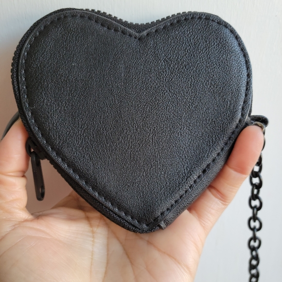 Cute heart shape coin purse. - Picture 2 of 3